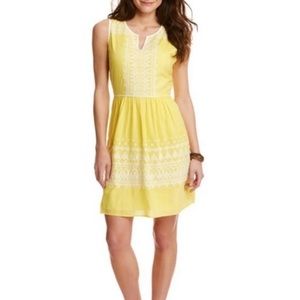 5/$25 Vineyard Vines Embroidered yellow dress